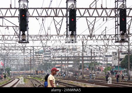 30 settembre 2008, Giacarta, Indonesia, Sud-Est asiatico, ferrovia sulla stazione ferroviaria. Foto Stock