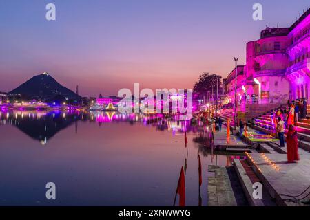 Lago Pushkar al crepuscolo, Pushkar, Rajasthan, India, Asia meridionale, Asia Copyright: NeilxFarrin 1126-2252 Foto Stock