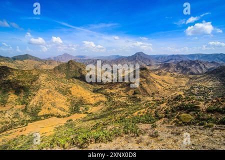 Paesaggio di montagna lungo la strada che da Massaua ad Asmara, Eritrea, Africa Foto Stock