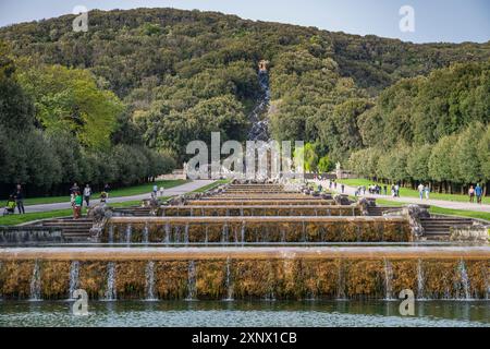 Giardini della Reggia di Caserta, patrimonio dell'umanità dell'UNESCO, Campania, Italia, Europa Foto Stock