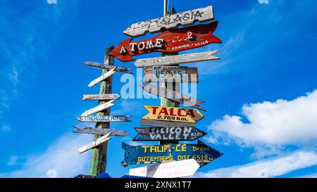 Insegne internazionali, Punta Arenas, Patagonia, Cile, Sud America Foto Stock