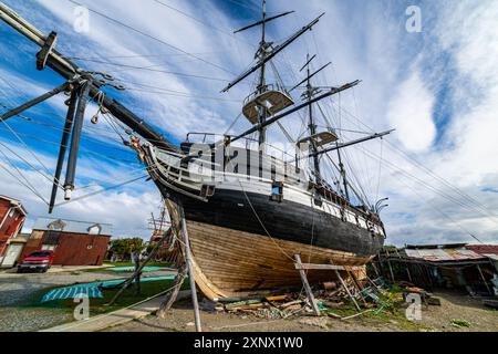 Replica della nave storica, Museo Nao Victoria, litorale di Punta Arenas, Patagonia, Cile, Sud America Foto Stock