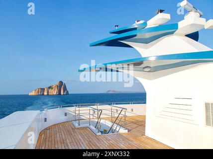 Tour in barca con partenza da Kicker Rock, vicino all'isola di San Cristobal, nelle Galapagos, patrimonio dell'umanità dell'UNESCO, Ecuador, Sud America Foto Stock