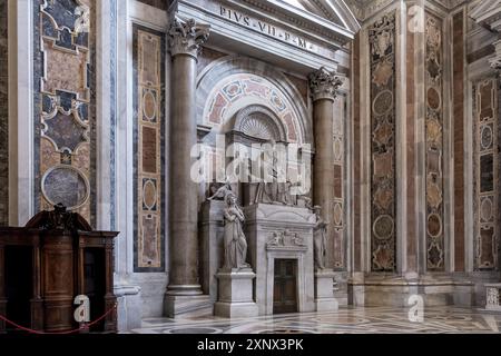 Monumento a Pio VII situato sulla parete est della Cappella Clementina della Basilica di San Pietro nella città del Vaticano, UNESCO, Roma, Lazio, Italia Foto Stock