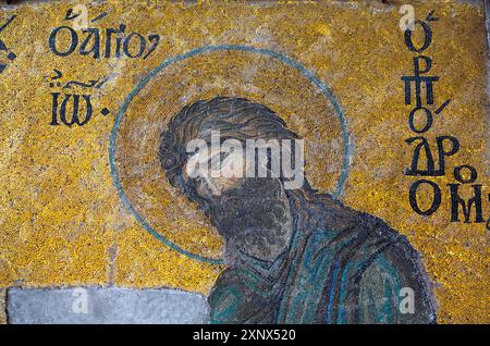 Immagine di Giovanni Battista, Deesis Mosaico di Cristo, interno, Hagia Sophia Grand Mosque, 537 d.C., UNESCO, Sultanahmet, Istanbul, Turchia Foto Stock