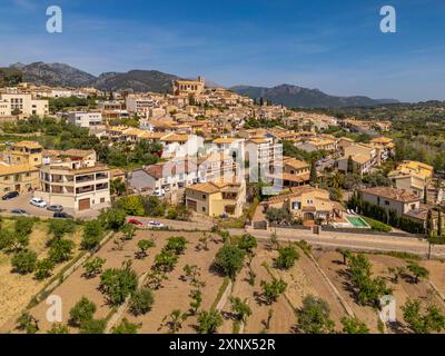 Vista aerea della chiesa di Sant Llorenc de Selva, Selva, Maiorca, Isole Baleari, Spagna, Mediterraneo, Europa Foto Stock