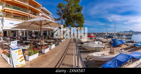 Vista dei ristoranti nel porto di Cala Rajada, Maiorca, Isole Baleari, Spagna, Mediterraneo, Europa Foto Stock