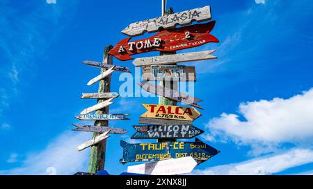 Worldwide Signs, Punta Arenas, Patagonia, Cile, Sud America Copyright: MichaelxRunkel 1184-12480 Foto Stock