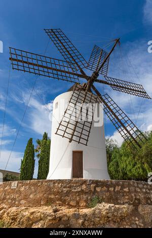 Storico mulino a vento a Eivissa, Ibiza, Ibiza, Isole Baleari, Mar Mediterraneo, Spagna Foto Stock