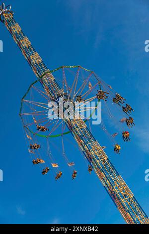 Kettenflieger Bayern Tower, giostra a catena in movimento, Oktoberfest, Festwiese, Theresienwiese, Monaco di Baviera, alta Baviera, Baviera, Germania Foto Stock