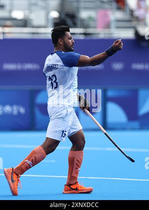 Colombes, Francia. 2 agosto 2024. Harmanpreet Singh dell'India celebra un gol durante la partita di hockey maschile a biliardo B tra Australia e India a Colombes, in Francia, 2 agosto 2024. Crediti: Ren Pengfei/Xinhua/Alamy Live News Foto Stock