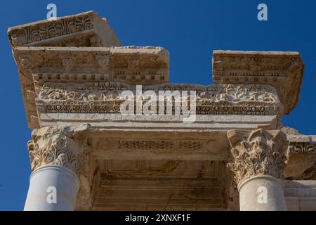 2 agosto 2024: Denizli, Turkiye il 2 agosto 2024: Viste dall'antica città unica di Laodicea dal periodo dell'Impero Romano. Laodikeia si trova sul lato sud del fiume Lycus, 6 km a nord di Denizli. La città era chiamata ''Laodikeia ai margini del Lycus'' nelle fonti antiche. Secondo altre fonti antiche, la città fu fondata da Antioco II nel 263-261 a.C. e prende il nome dalla moglie di Antioco. (Credit Image: © Tolga Ildun/ZUMA Press Wire) SOLO PER USO EDITORIALE! Non per USO commerciale! Foto Stock