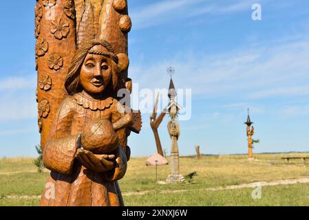 Sculture di angeli in legno di quercia sulla collina degli Angeli, vicino a Trakai, Lituania, Europa Copyright: GOUPIxCHRISTIAN 1382-146 Foto Stock