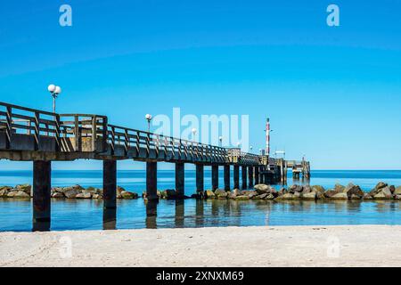 Molo sulla costa del Mar Baltico a Wustrow sulla Fischland-Darss Foto Stock