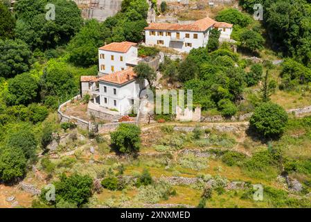 Dhermi, villaggio della costa ionica appoggiato ai monti Cerauniani, Albania, Europa Copyright: GOUPIxCHRISTIAN 1382-433 Foto Stock