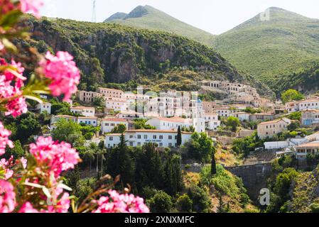 Dhermi, villaggio della costa ionica appoggiato ai monti Cerauniani, Albania, Europa Copyright: GOUPIxCHRISTIAN 1382-430 Foto Stock