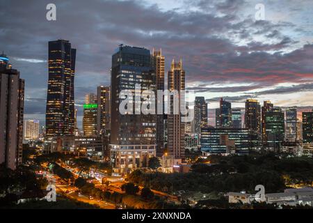 Vista serale dello skyline di Giacarta Sud, Giava, Indonesia, Sud-est asiatico, Asia Copyright: MarcinxKilarski 1386-3 Foto Stock