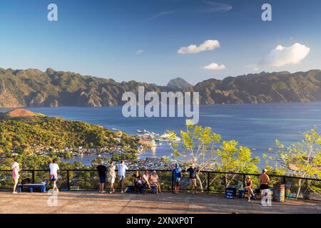 Persone sul Monte Tapyas, Coron Town, Palawan, Filippine, Sud-est asiatico, Asia Copyright: IanxTrower 800-4104 Foto Stock