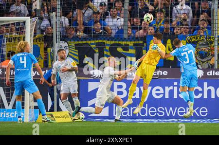 Monaco, Germania. 2 agosto 2024. Portiere Rene Vollath, TSV1860 Nr.11 negli ultimi secondi al 3.Liga match TSV 1860 Muenchen - 1. FC Saarbruecken nello Stadion an der Gruenwalder Strasse 3.German Soccer League, a Monaco, Germania, il 2 agosto 2024 stagione 2024/2025 fotografo: ddp Images/STAR-Images Credit: ddp media GmbH/Alamy Live News Foto Stock