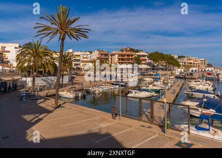 Vista dei ristoranti nel porto di Cala Rajada, Maiorca, Isole Baleari, Spagna, Mediterraneo, Europa Copyright: FrankxFell 844-34568 Foto Stock