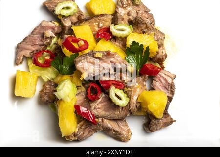 Insalata di carne tailandese con ananas Foto Stock