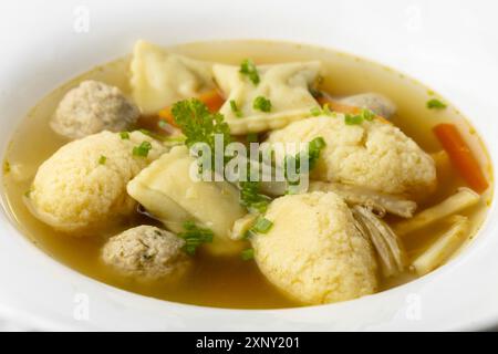 Zuppa di nozze bavarese in un piatto Foto Stock