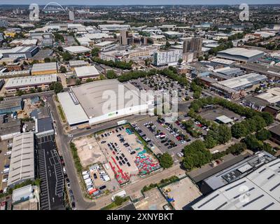 Vista aerea del superstore Asda Park Royal, Park Royal, Londra, Regno Unito. Foto Stock