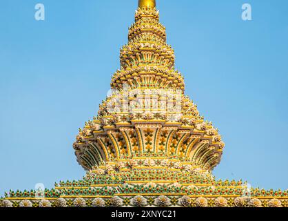 Dettagli architettonici, chedi stupa, complesso Wat Pho, Bangkok, Thailandia Foto Stock