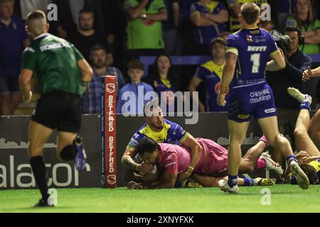 Warrington, Regno Unito. 2 agosto 2024. PETA Hiku di Hull KR va oltre per una meta durante la partita del 20° turno di Betfred Super League Warrington Wolves vs Hull KR all'Halliwell Jones Stadium, Warrington, Regno Unito, 2 agosto 2024 (foto di Mark Cosgrove/News Images) a Warrington, Regno Unito, il 2/8/2024. (Foto di Mark Cosgrove/News Images/Sipa USA) credito: SIPA USA/Alamy Live News Foto Stock