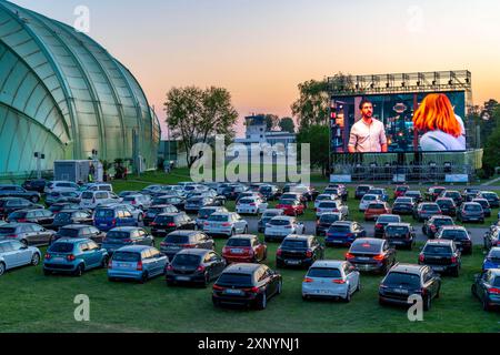 Cinema drive-in presso l'aeroporto di Essen/Muelheim Motor Movies, proiezione temporanea di film presso l'hangar del dirigibile WDL, evento in conformità con il contatto Foto Stock