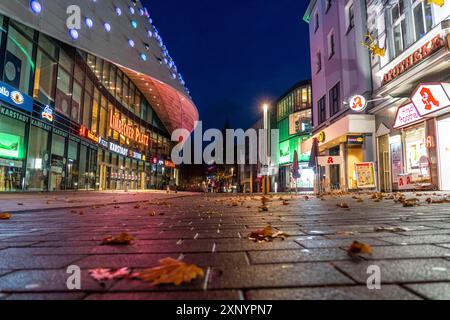 Natale chiuso nella crisi del Corona, via dello shopping vuota, negozi chiusi, quasi nessuno passante, al centro commerciale Limbecker Platz, Essen, Nord Foto Stock