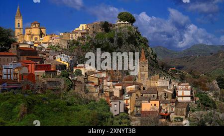 Italia, Sicilia, Novara di Sicilia, un antico villaggio siciliano Foto Stock