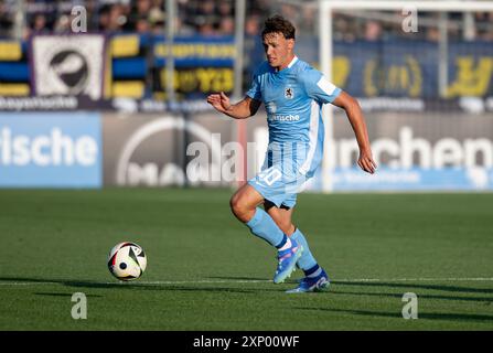 Lukas Reich (TSV 1860 Muenchen, n. 20). GER, TSV 1860 Muenchen gegen 1. FC Saarbruecken, Fussball, 3. Bundesliga, 1. Spieltag, Saison 2024/2025, 02.08.2024. (LE NORMATIVE DFL DFB VIETANO QUALSIASI USO DI FOTOGRAFIE COME SEQUENZE DI IMMAGINI E/O QUASI-VIDEO). Foto: Eibner-Pressefoto/Heike Feiner Foto Stock