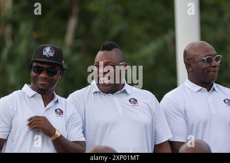 Venerdì 2 agosto 2024; Canton, Ohio USA; l'ex Indianapolis Colts e il running back dei Seattle Seahawks Edgerrin James ride con l'ex Tampa Bay Buc Foto Stock