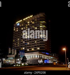 Hotel Neptun sul lungomare della spiaggia di Warnem Foto Stock