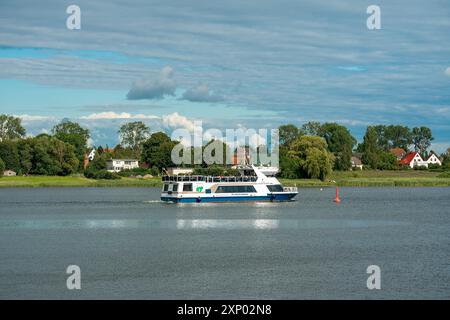 Poel, Meclemburgo, Germania, 16 luglio 2020: Il Kirchdorf, traghetto di Wismar sulla strada per Wismar dopo aver lasciato il porto di Kirchdorf sull'isola di Poel Foto Stock