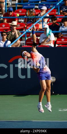 2 agosto 2024: Ben Shelton (USA) partecipa al torneo di tennis Mubadala Citi DC Open 2024 che si gioca al Rock Creek Park Tennis Center di Washington, DC Justin Cooper/CSM Foto Stock