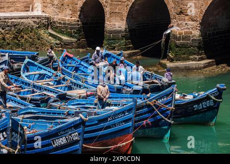 Classici pescherecci marocchini, porto di pescatori, Essaouira, marocco Foto Stock