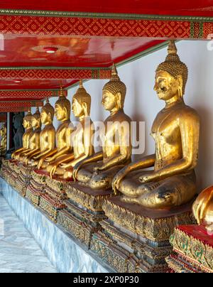 Immagini di Buddha al chiostro di Phra Rabiang, al complesso di Wat Pho, Bangkok, Thailandia Foto Stock