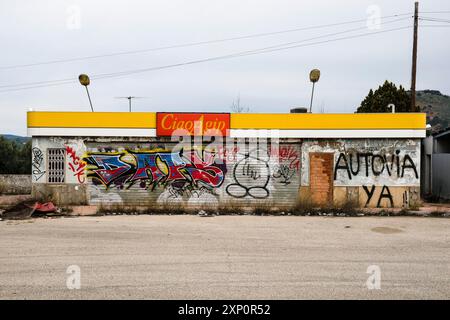 Stazione di servizio abbandonata, Agip, Castilla- la Mancha, Spagna Foto Stock