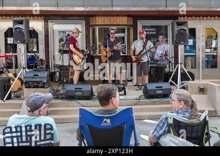 Eric Pettit Lion (EP Lion) al 5° annuale Old Couch Music Fest al Capitol Theater di Burlington, Iowa Foto Stock