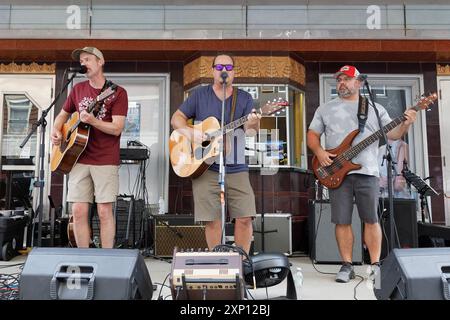 Eric Pettit Lion (EP Lion) al 5° annuale Old Couch Music Fest al Capitol Theater di Burlington, Iowa Foto Stock