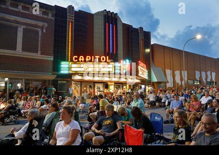 Il quinto festival annuale della musica Old Couch presso il Capitol Theater di Burlington, Iowa Foto Stock