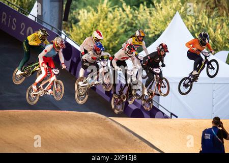 Illustrazione, Ciclismo BMX Racing, donne durante i Giochi Olimpici di Parigi 2024 il 2 agosto 2024 allo stadio BMX di Saint-Quentin-en-Yvelines, Francia Foto Stock