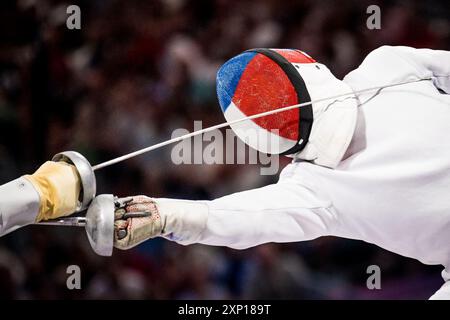 Parigi, Francia. 2 agosto 2024. Jiri Beran della Repubblica Ceca combatte alla squadra di scherma maschile Epee per il bronzo contro la Francia ai Giochi olimpici di Parigi, in Francia, il 2 agosto 2024. Crediti: Jaroslav Svoboda/CTK Photo/Alamy Live News Foto Stock