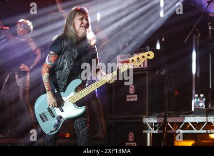 Wickham, Hampshire, Regno Unito. 2 agosto 2024. Wickham Festival 2024. Il titolo Suzi Quatro si esibisce sul palco. Credito SMI/Alamy Live News Foto Stock