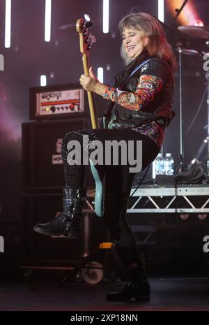 Wickham, Hampshire, Regno Unito. 2 agosto 2024. Wickham Festival 2024. Il titolo Suzi Quatro si esibisce sul palco. Credito SMI/Alamy Live News Foto Stock