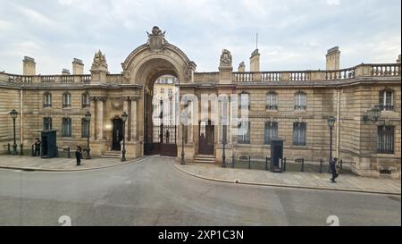 L'Élysée ha aperto il suo museo il 30 luglio 2024, un'esperienza presidenziale esclusiva presso la Maison Élysée, situata proprio di fronte al pala Foto Stock
