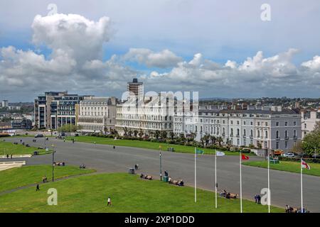 Alloggi di lusso e alloggi per le vacanze accanto alla Promenade, nella storica Hoe di Plymouth. Offrono vedute superbe del parco storico e di Plymouth Foto Stock