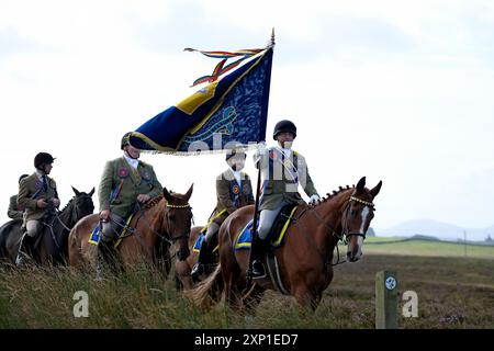 Lauder, Regno Unito. 3 agosto 2024. Lauder Common Riding, Lauder è uno dei Border Common Ridings originali, con riferimenti al festival che risale agli anni '1600, che è stato interrotto a metà degli anni '1800 prima di essere ripristinato nel 1911, prendendo il posto d'onore nel calendario di Lauderdale ogni anno. Ryan Murray Lauder Cornet e Standard Bearer 2024 Jake Mirley (Cornet 2023) uomo destro Elliot Balson (Cornet 2022) uomo sinistro ? ( Crediti: Rob Gray/Alamy Live News Foto Stock